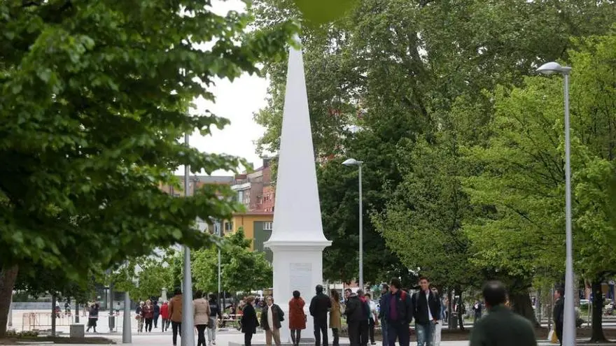 obelisco masónico en Avilés